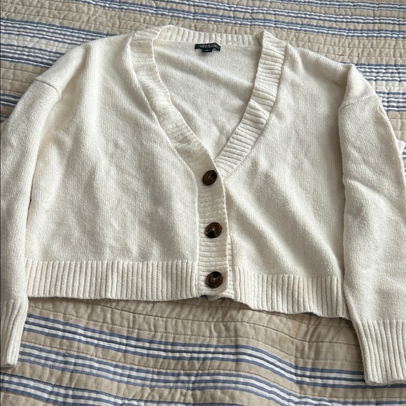 wild fable Sweaters - Wild Fable Cream Cardigan with 3 buttons, size small,EUC